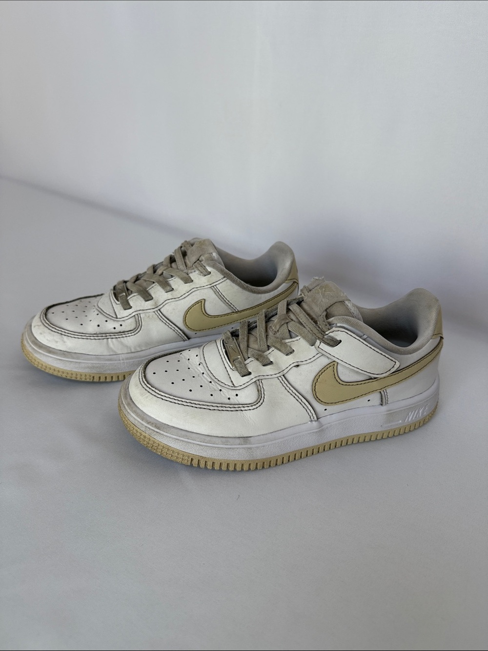 Nike Kids White and Tan Low-Top Sneakers